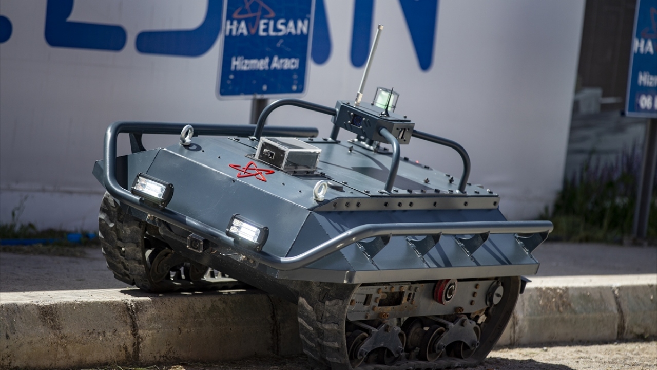 Bu kapsamda, Sürü Robotik Uçan Sistemler ile Robotik ve Otonom Kara Sistemleri alanlarında Ar-Ge çalışmaları gerçekleştiriliyor.