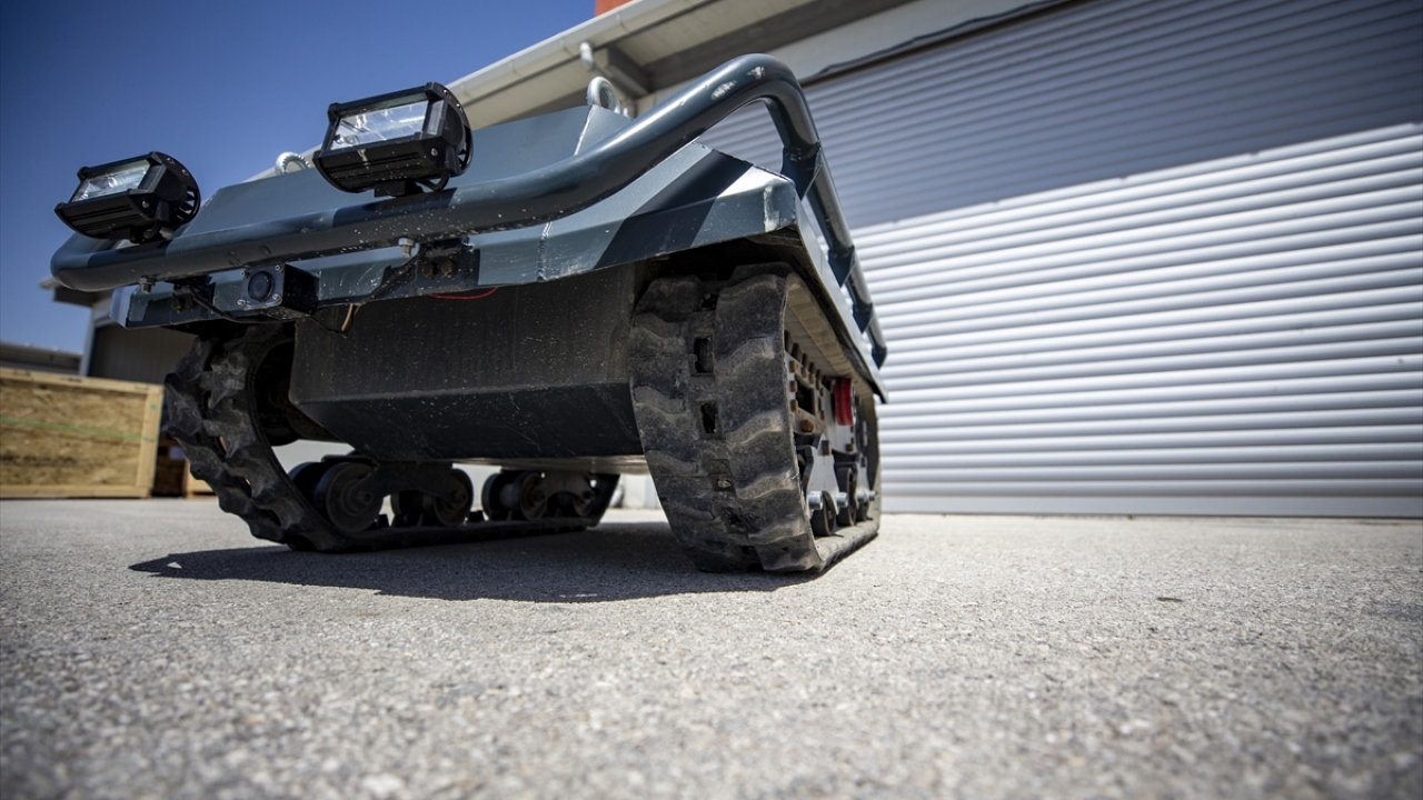 Boyu 150, genişliği 100, yüksekliği 60 santimetre olan HAVELSAN İnsansız Kara Aracı, 350 kilogram ağırlıkta bulunuyor.