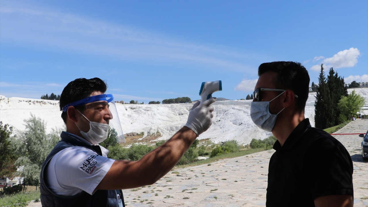 Ören yeri girişinde ziyaretçilerin ateşi ölçüldü.
