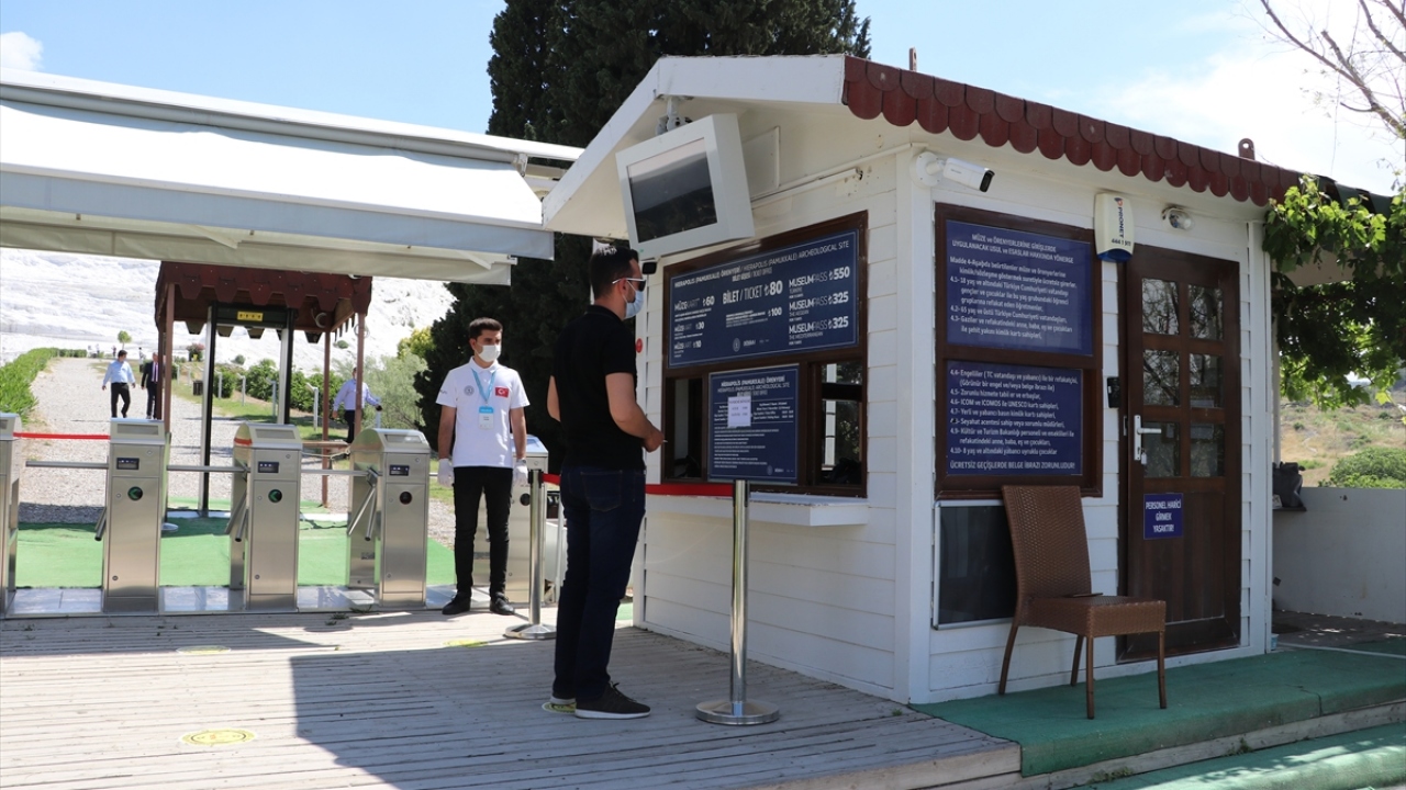 Bol bol fotoğraf çekeceğini belirten Yıldırım, "Girişte ateşimi ölçüp dezenfeksiyon yaptılar. Sosyal mesafe kurallarına uyarak gezimizi yapacağız." ifadelerini kullandı. 