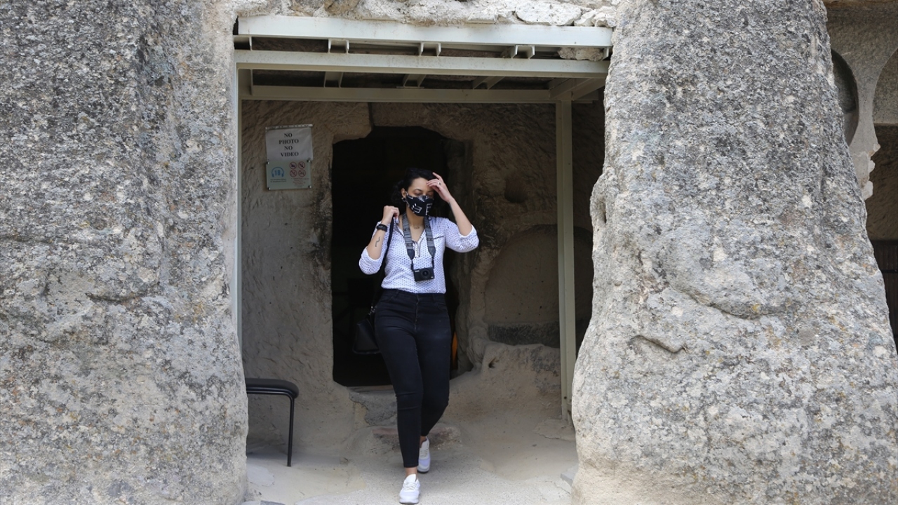 Sevinç, "Bu süreç bizi çok etkiledi. Kendimizi dışarı atmak istiyorduk ve bugün de sabah sabah ilk iş müzeye geldik. Bulunmaz bir nimet bugünlerimiz. Müzeler ruhumuzu doyuran yerler olunca burada gezmek çok iyi geldi." dedi.