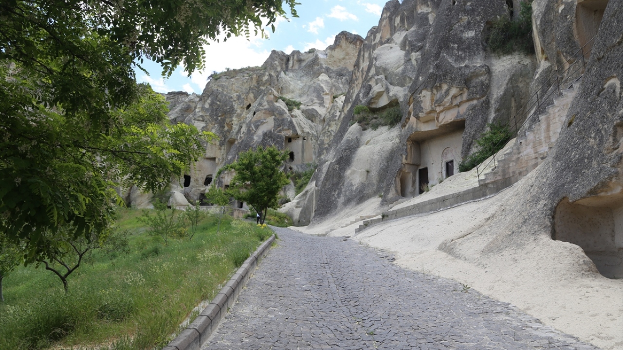 Sevinç`in Brezilyalı olan eşi Emy ise bölgede Latin ülkelerine hizmet sunan bir acentede çalıştığını, uzun süre evde kaldıktan sonra dışarıda rahatça dolaşabilmekten heyecan ve mutluluk duyduğunu söyledi.