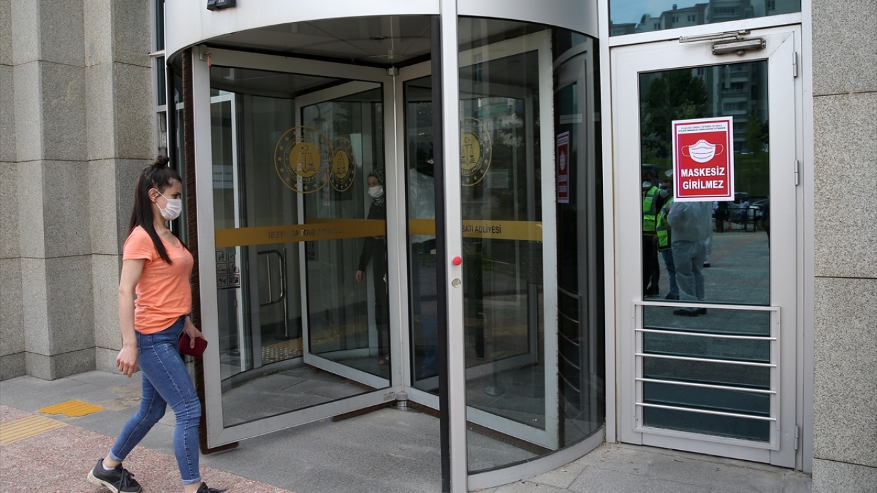 Duruşmalar farklı günlerde veya gün içinde farklı saatlere yayılarak yığılmaların önlenmesi sağlanacak. 