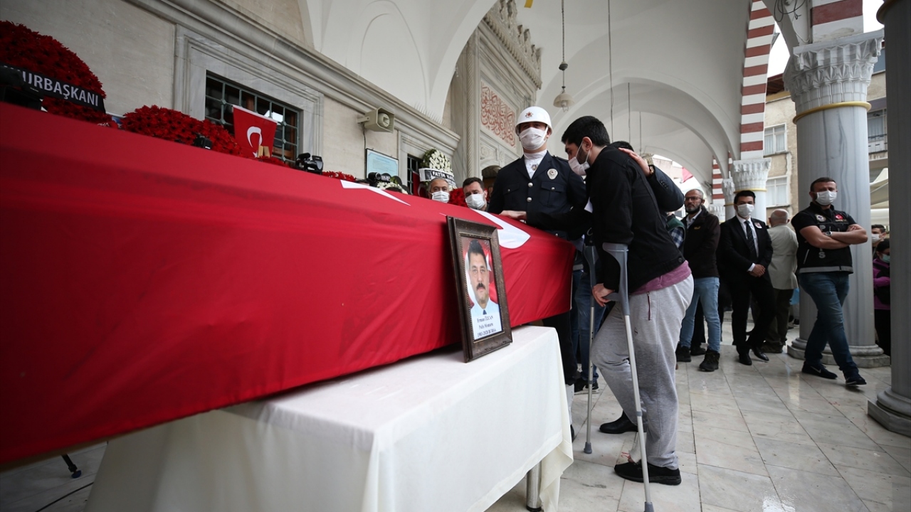 Gazi Orhanbey Camisi`nde düzenlenen törende şehidin mesai arkadaşları da yer aldı.