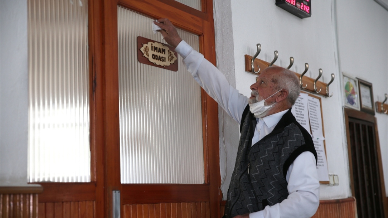 İmeç, polislik hayatı boyunca Kayseri, Elazığ ve Kırşehir`de görev yaptığını anlattı. 