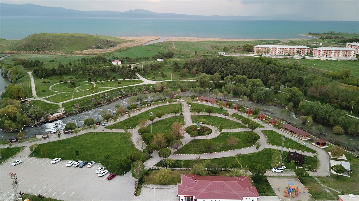 Bu yıl Covid-19 tedbirleri kapsamında uygulanan kısıtlamalar nedeniyle sessizliğe bürünen balıkların göç alanlarında normalleşme sürecinin başlamasıyla yoğunluk oluştu. 