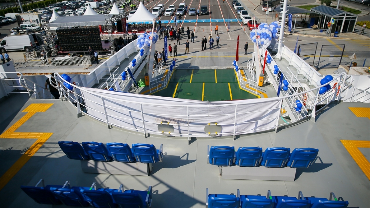 Kentin ulaşımına katkı sunacak feribotun hayırlı olmasını dileyen Soyer, şöyle konuştu: