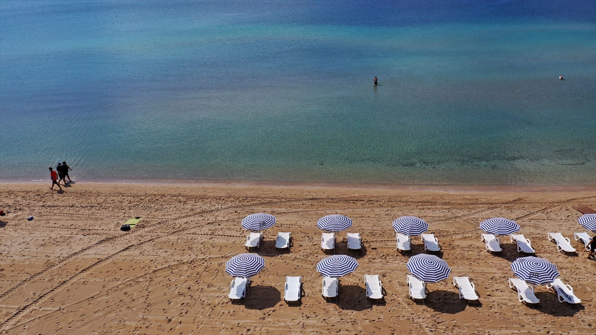 Yeni tip koronavirüs (Covid-19) salgını sürecinde alınan normalleşme kararı ile yeniden açılan şehrin sahillerinde de çalışmalar tamamlandı. 