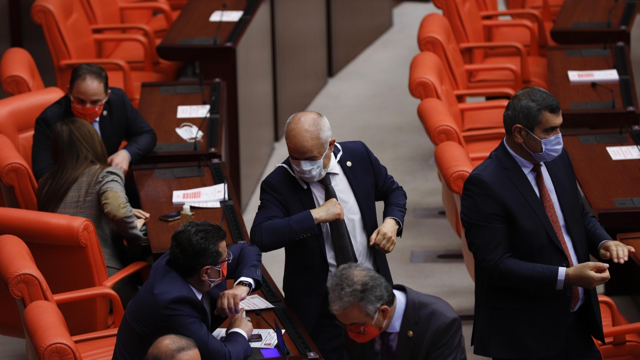 Genel Kurul`da ilk olarak çarşı ve mahalle bekçilerinin uzun süredir beklediği kanun teklifi ele alındı. 