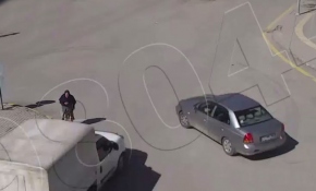 Yaşlı kadın kazadan kıl payı kurtuldu