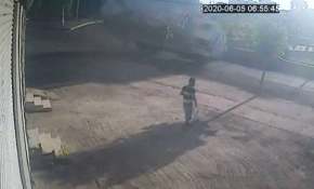 Devrilen kamyonun altında kalmaktan son anda kurtuldu