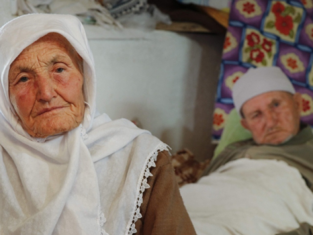 Emine Nine'den eşine büyük vefa: Artık ona bebek gibi bakıyorum