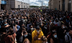 Birçok ülkede ırkçılık karşıtı protestolar sürüyor