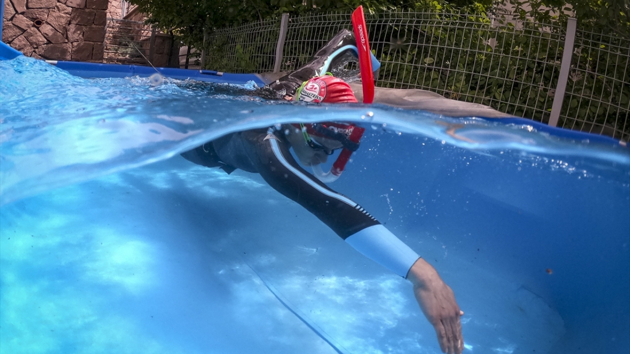 Eski milli triatlet Pınar Avşar, salgın nedeniyle evde geçirdiği süreçte spor egzersizlerine devam edebilmek için portatif bir havuza ihtiyaç duymasının nedenlerini anlattı.