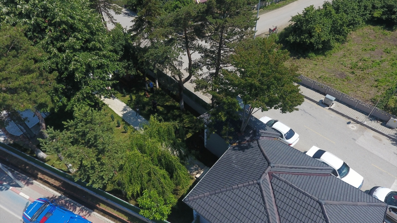 Düzce Jandarma Alay Komutanı Albay Mustafa Çetinkaya ve Merkez İlçe Jandarma Komutanı Yüzbaşı Deniz Eğitim`e sunulan proje, onaylanarak Düzce Valisi Zülkif Dağlı`ya gönderildi.