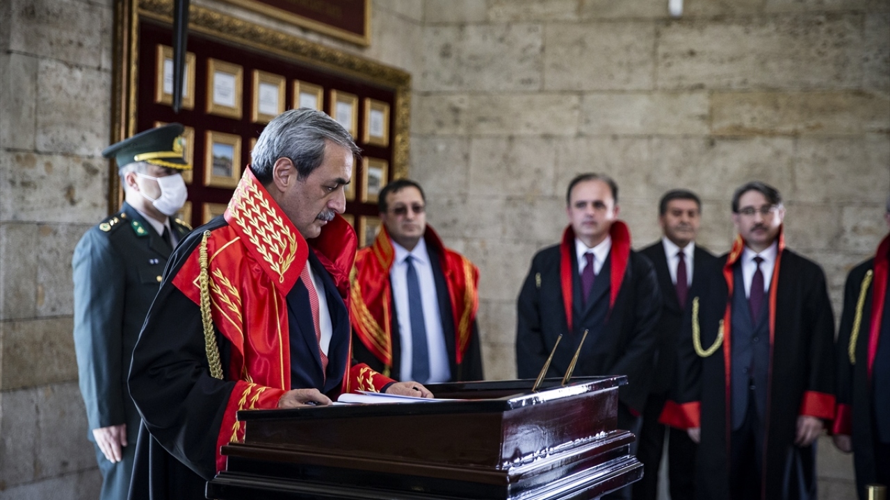 Yargıtay Cumhuriyet Başsavcısı Şahin, deftere şunları yazdı: