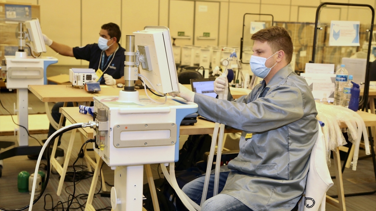 Latin Amerika bölgesinde salgının merkez üssü haline gelen ülkede bugüne kadar, 35 bin 930 kişinin hayatına mal olan virüs 672 bin 846 kişide görüldü.