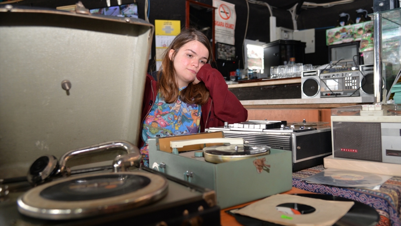 "Nerede bir eser var, üşenmem giderim"