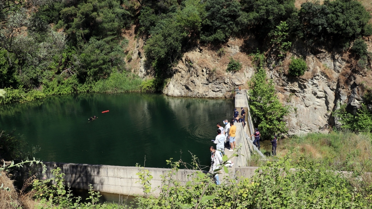 Jandarma, Kurnaz`ın birlikte gölete girdiği 3 arkadaşını ifadelerini almak üzere karakola götürdü.
