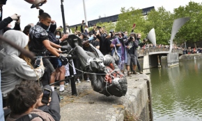 Batı, ırkçılık ve soykırım mirasından beslenmeye devam ediyor