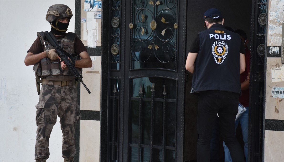 İl Emniyet Müdürlüğü Siber Suçlarla Mücadele Şubesi ekipleri, yasa dışı bahis oynattıkları iddia edilen çete üyelerini teknik ve fiziki takibe aldı.