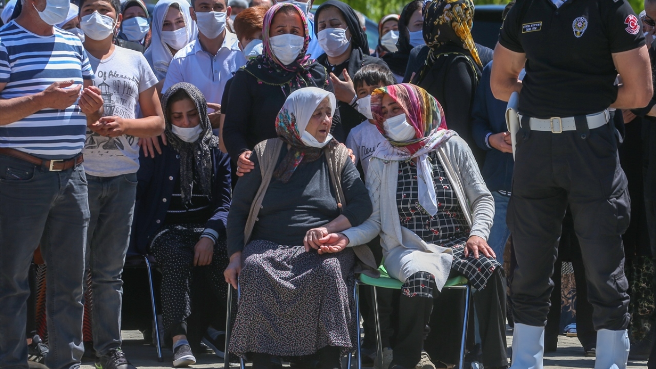 Vali Bilmez, şehit yakınlarına başsağlığı dileğinde bulundu. 