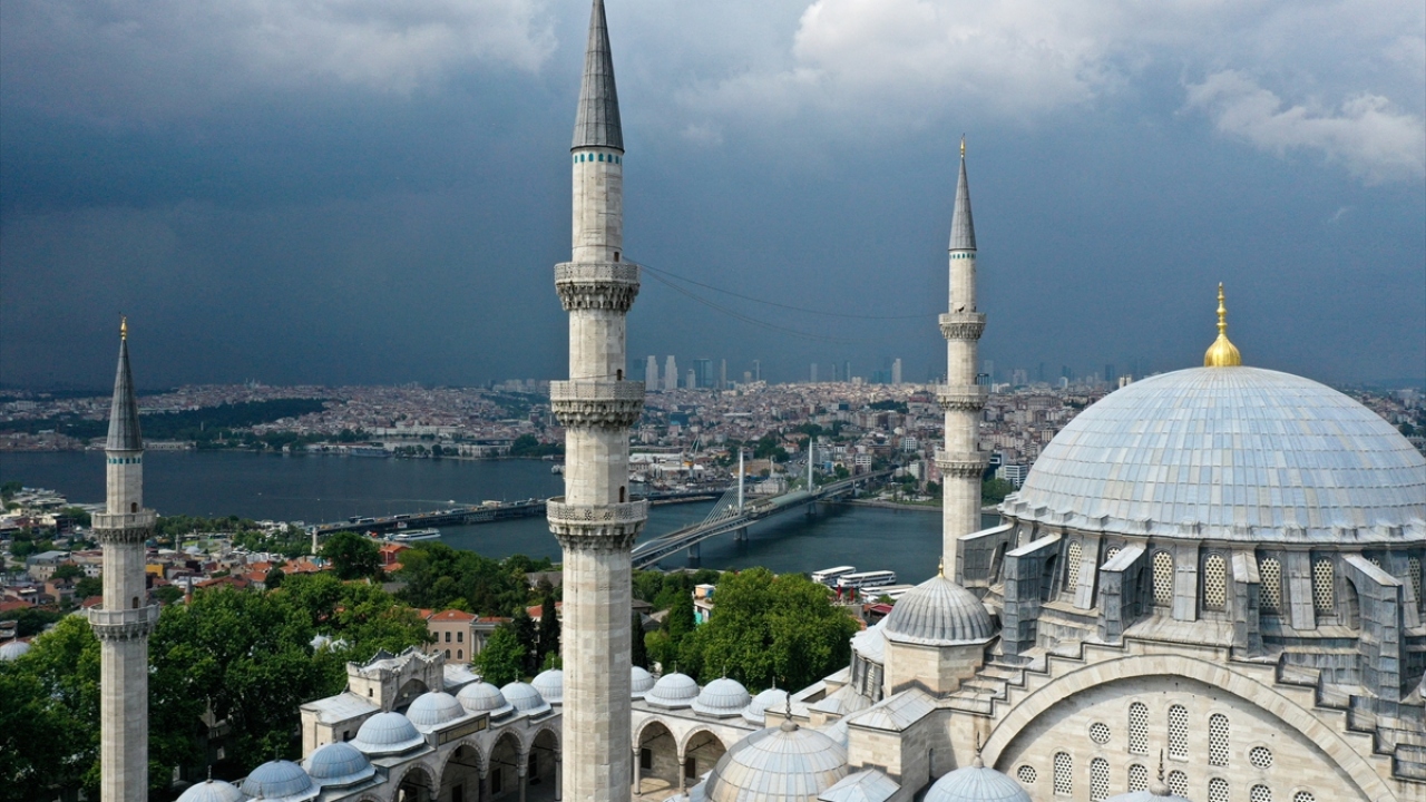 15 Temmuz`da silahlı terör örgütü FETÖ kalkışmasında da camilerden selalar okunmuştu.