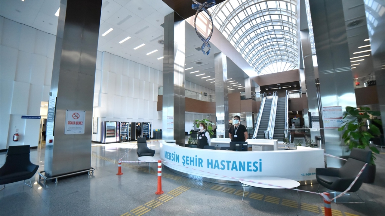 Salgınla mücadelede görev alacağı ilan edilen bu 5 hastanede, Koronavirüs Bilim Kurulu`nun önerileri doğrultusunda `Covid-19 polikliniği` oluşturuldu.