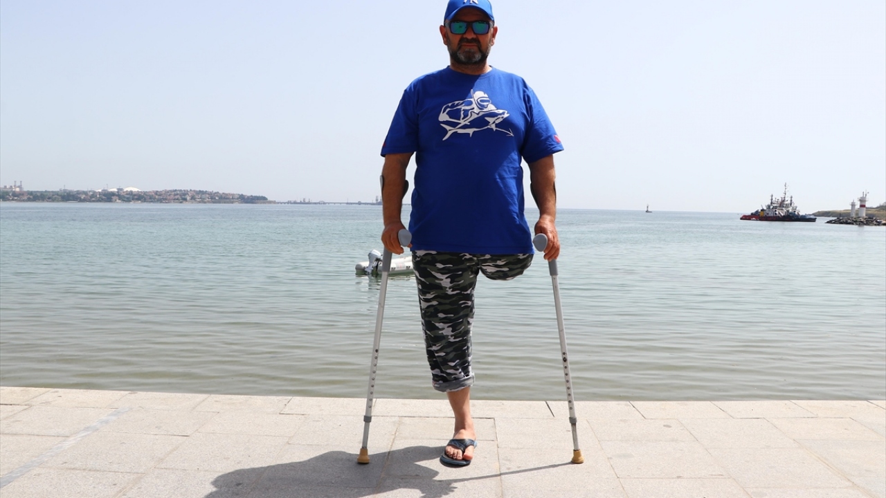 Ardından 2000 yılında belediyenin desteği ile ilçede çay bahçesi ve kafeterya açan Koç, iş hayatına atılarak yeniden yaşama tutundu. 