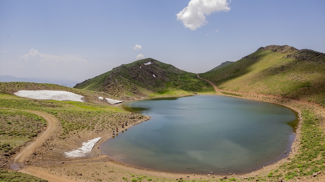 Şaban köyü muhtarı Hüseyin Burulday, yaptığı açıklamada, geçmişten bu yana her iki köy halkının, yaylaya çıktığı zaman Gerendal Gölü çevresinde bir araya geldiğini belirtti.