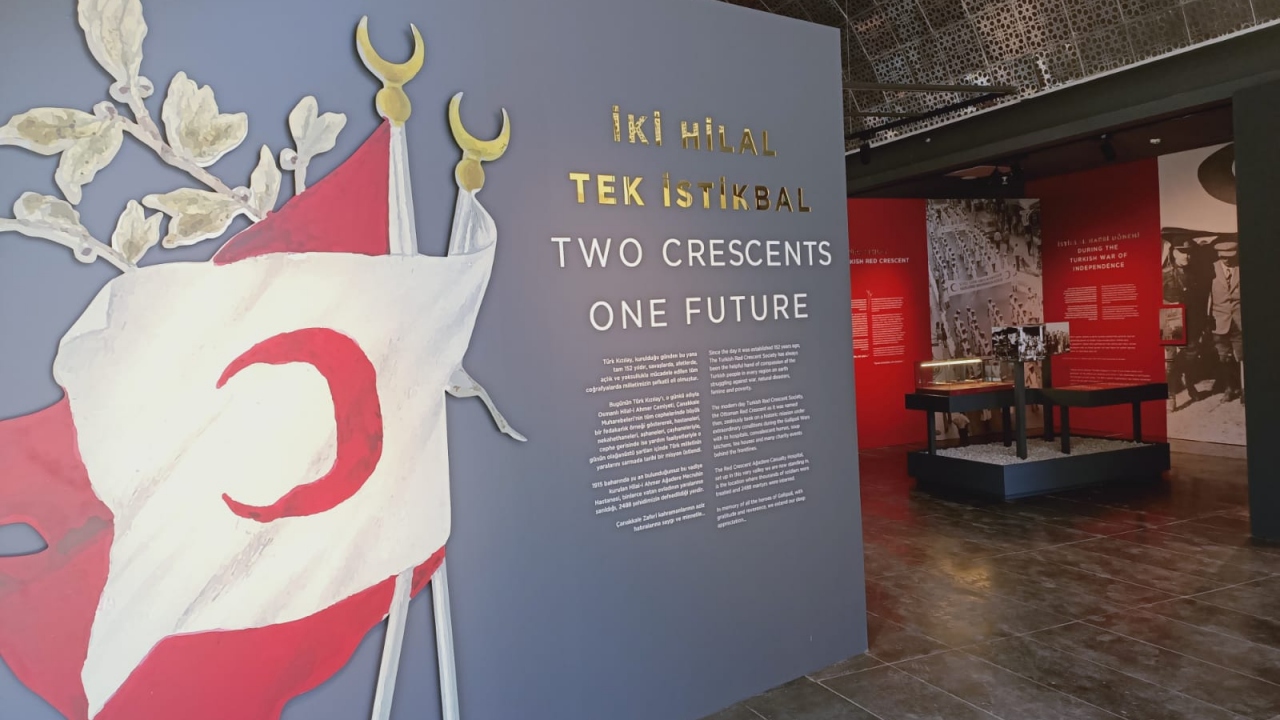 Türk Kızılay, eski adıyla Hilal-i Ahmer Cemiyeti, Çanakkale Savaşlarında önemli görevler üstlendi.