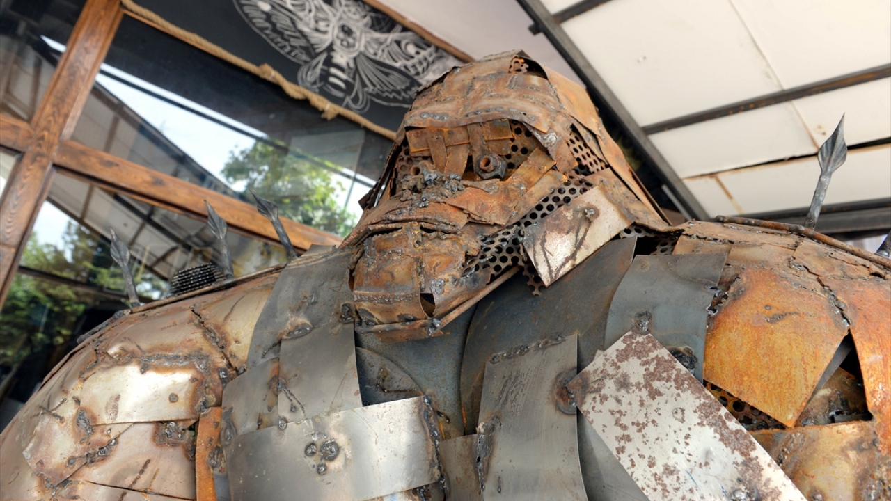 Koçak, yaptığı açıklamada, bazı işlerde kaynak ustası Karaman ile birlikte çalıştıklarını söyledi.