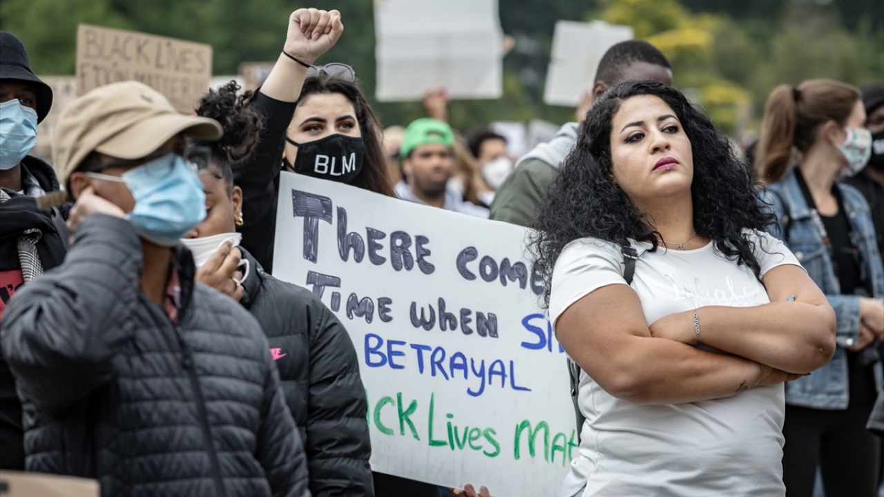 Az sayıda polisin görev aldığı gösteri, olaysız sona erdi.