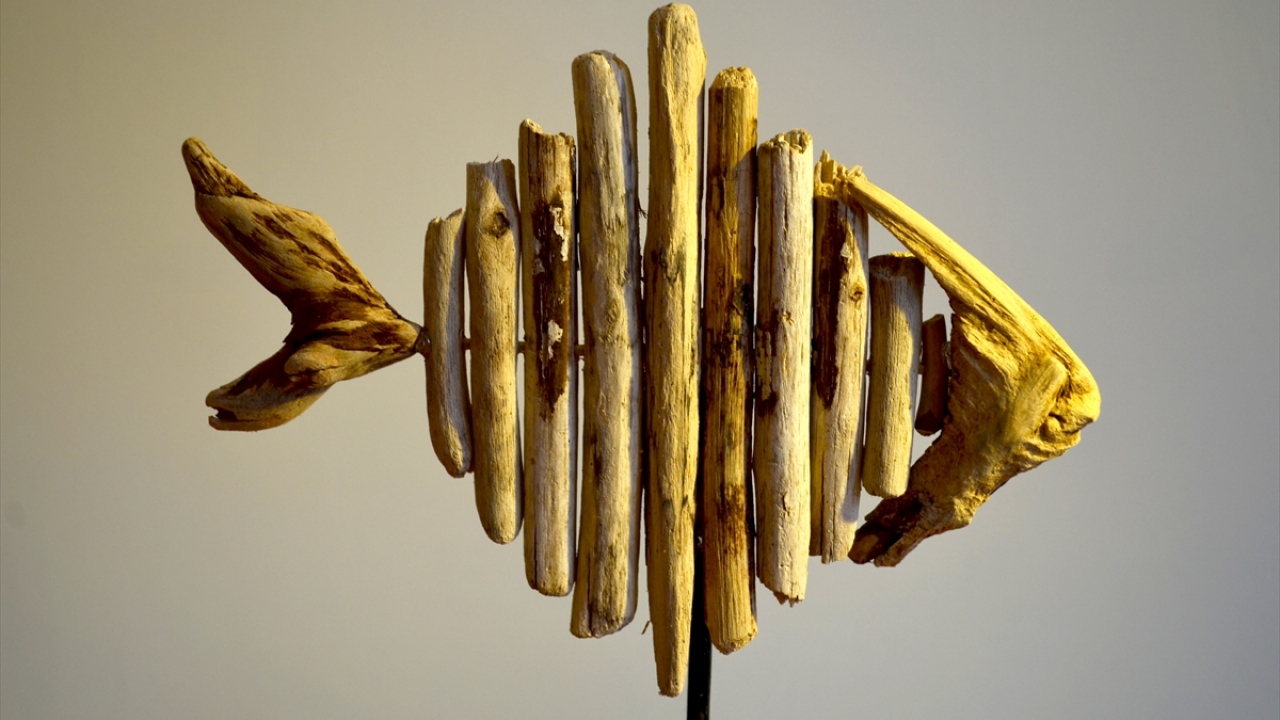 Özipek, yaptığı açıklamada, hobi olarak başladığı ağaç heykelciliğinin kısa zamanda ekonomik kazanca dönüştüğünü belirterek yurt içinin yanı sıra İspanya, İtalya ve Fransa`dan da siparişler aldığını anlattı.