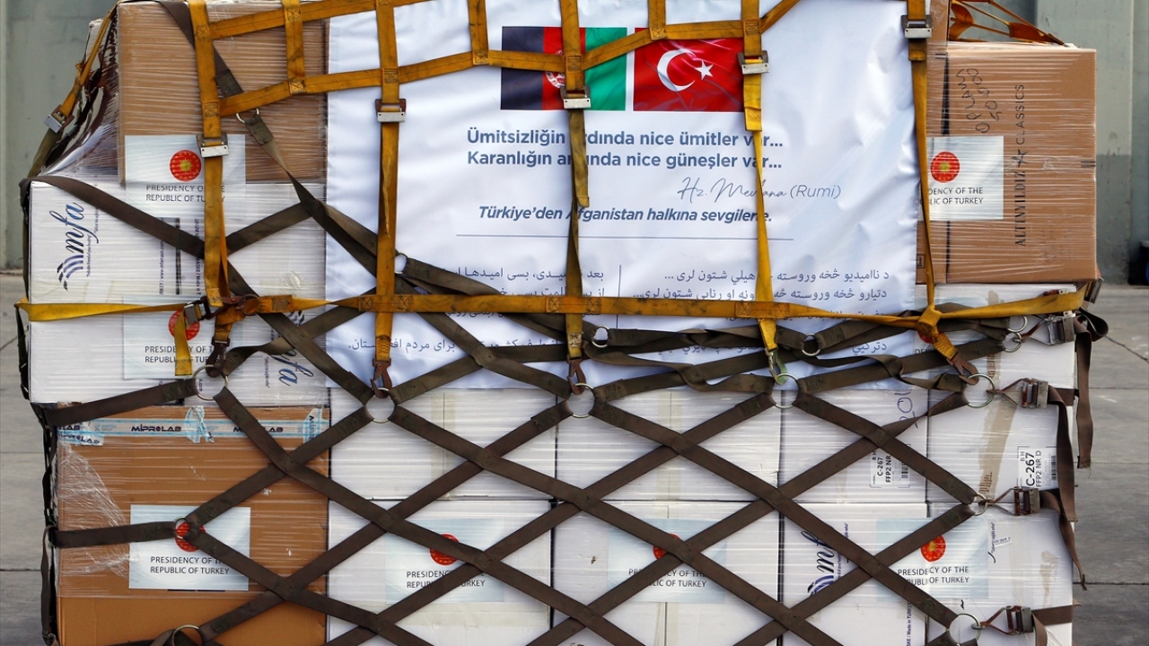 Covid-19`la mücadele kapsamında Türk Silahlı Kuvvetlerine ait A400M nakliye uçakları daha önce de İtalya, İspanya, Makedonya, Karadağ, Sırbistan, Bosna-Hersek, Kosova, İngiltere, Amerika Birleşik Devletleri ve Somali`ye de yardım taşımıştı.
