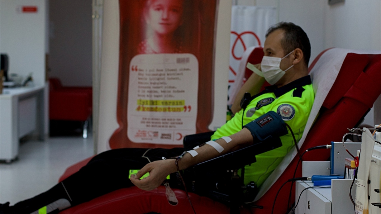 Sağlık Bilimleri Üniversitesi Samsun Eğitim ve Araştırma Hastanesinde yapılan Kovid-19 testi pozitif çıkan Gülcan, 14 gün tedavi gördükten sonra sağlığına kavuştu.