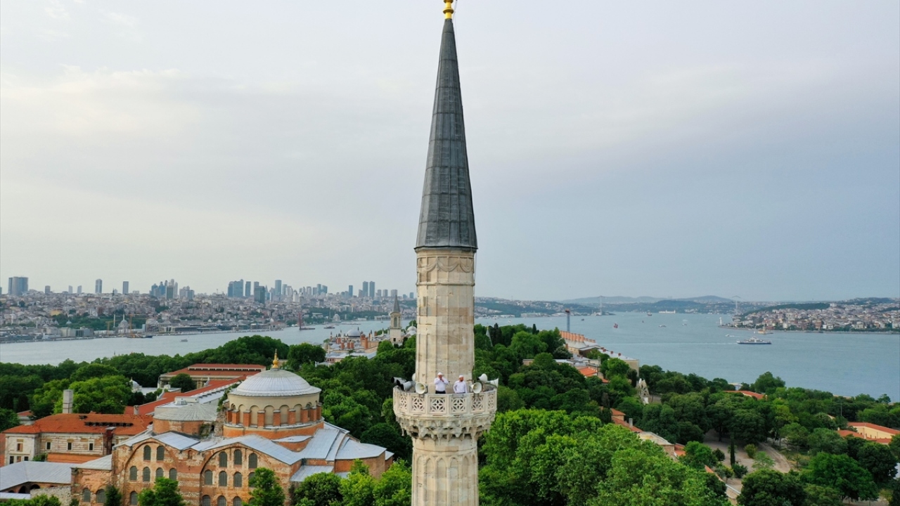 Ayasofya`nın 1991`de ibadete açılan bölümü Hünkar Kasrı`na, Diyanet İşleri Başkanlığınca 17 Temmuz 2016`da, imam olarak Kurra Hafız Önder Soy atandı. 