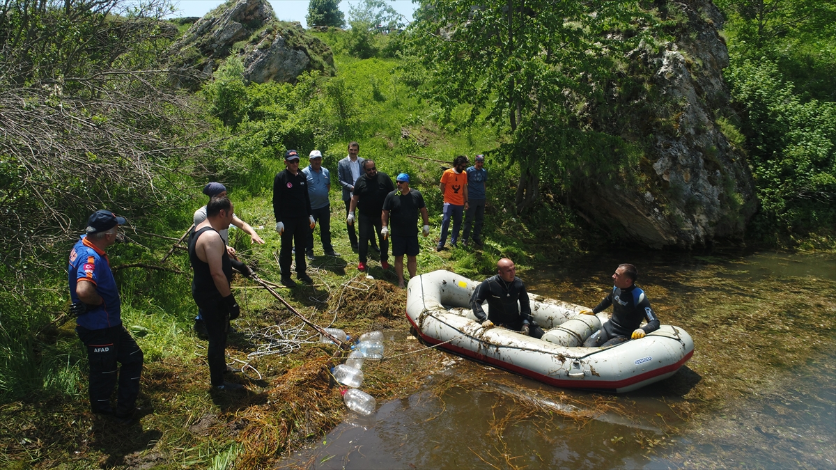 Doğanşar Kaymakamı Onur Aykaç da gölün ve mesire alanının yıllardır kullanıldığı için oluşan çevre kirliliğini ve gölün üzerindeki ot tabakasını temizleme çalışmalarına başladıklarını söyledi. 