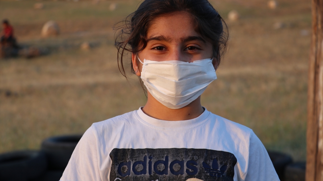 Rümeysa Eren (10) de yaptıkları sahada mutlu şekilde vakit geçirdiklerini dile getirdi.