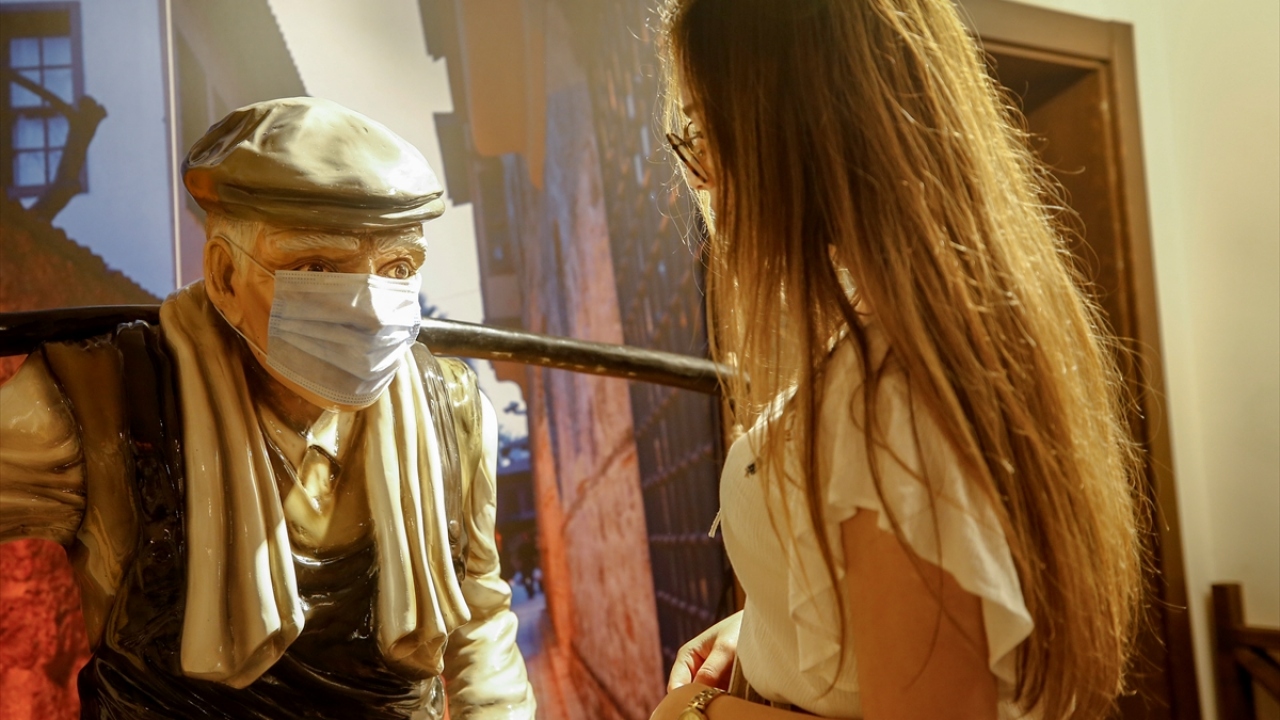 Kepez Belediye Başkanı Hakan Tütüncü, dünyayı etkisi altına alan Covid-19`a salgınına karşı büyük bir mücadele sergilendiğini söyledi. 