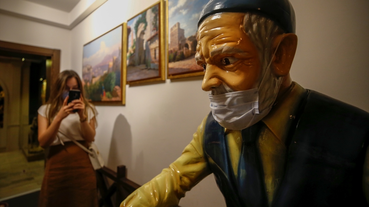 Tütüncü, salgının biran önce sona ermesi için Covid-19 tedbirlerine herkesin dikkat etmesi gerektiğini kaydetti.