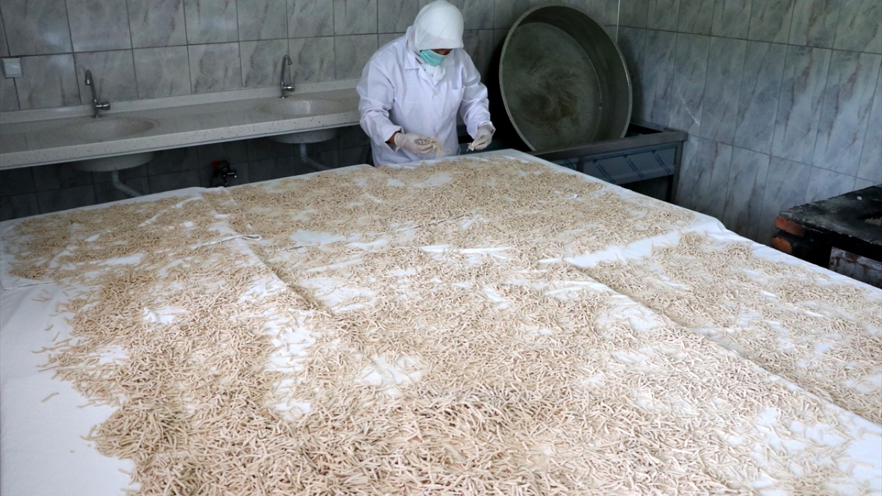 Kadınlara destek için çıktığı yolda dernek kuran Bekyürek, organik tarım tekniklerini öğrettiği çiftçi kadınları hem üretici yaptı hem de iş sahibi olmalarına imkan sağladı.