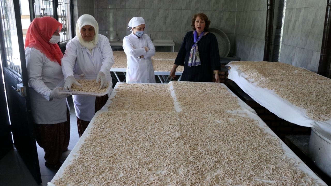 Atıl bir okulun tadilatını sağlayarak kooperatif kurulmasına öncülük eden ziraat mühendisi Bekyürek, okul çatısına yerleştirdikleri güneş enerjisi panelleriyle de enerji elde etmeye başladı.