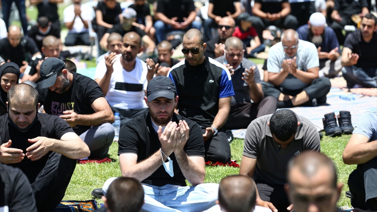 Şeyh Sabri, ayrıca, Tel Aviv Belediyesi’nin Yafa kentindeki Müslüman El-İs’af Mezarlığı’nı yıkmasını kınadığını ifade etti.