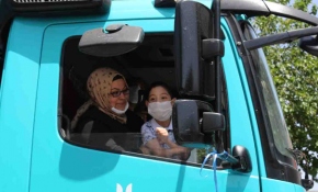 Serebral palsi hastası Efe'ye çöp kamyonu sürprizi