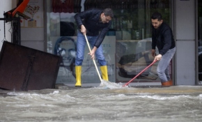 Ankara'da sağanak su baskınlarına neden oldu