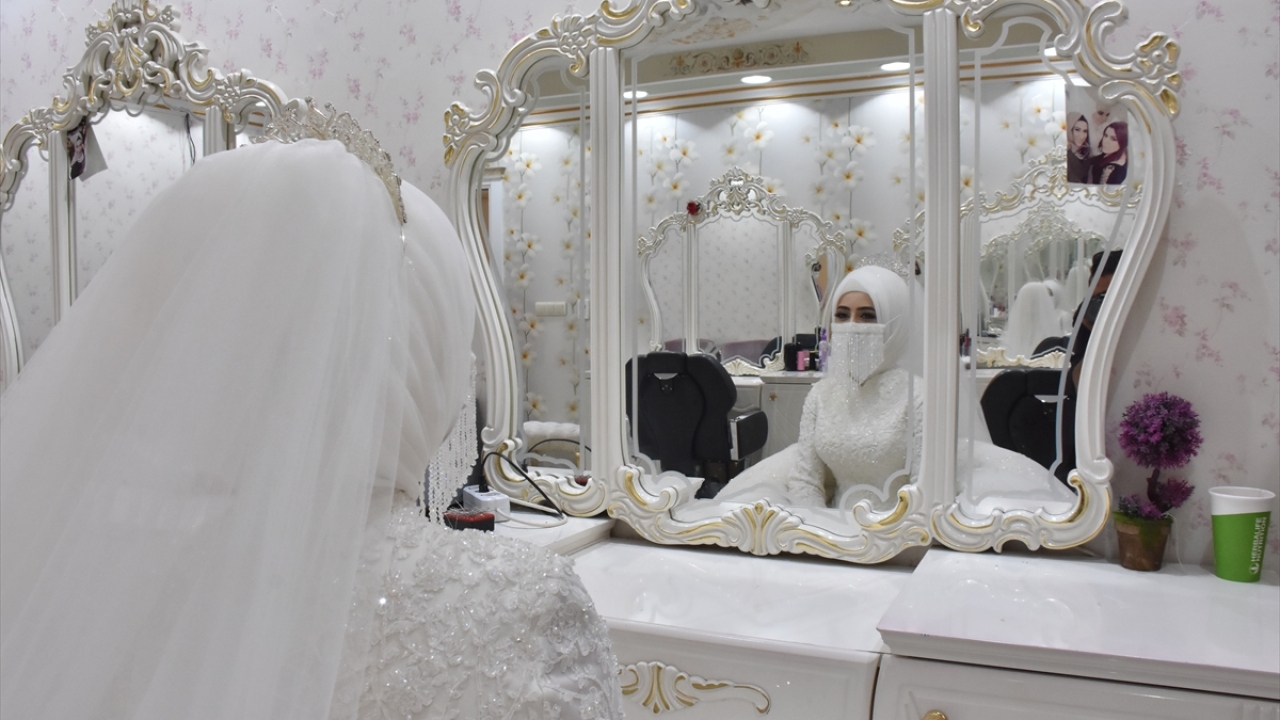 Gelinlik alan çiftler, daha önceki dönemlere göre gelinliğe farklı bir parçayı daha dahil ediyor.