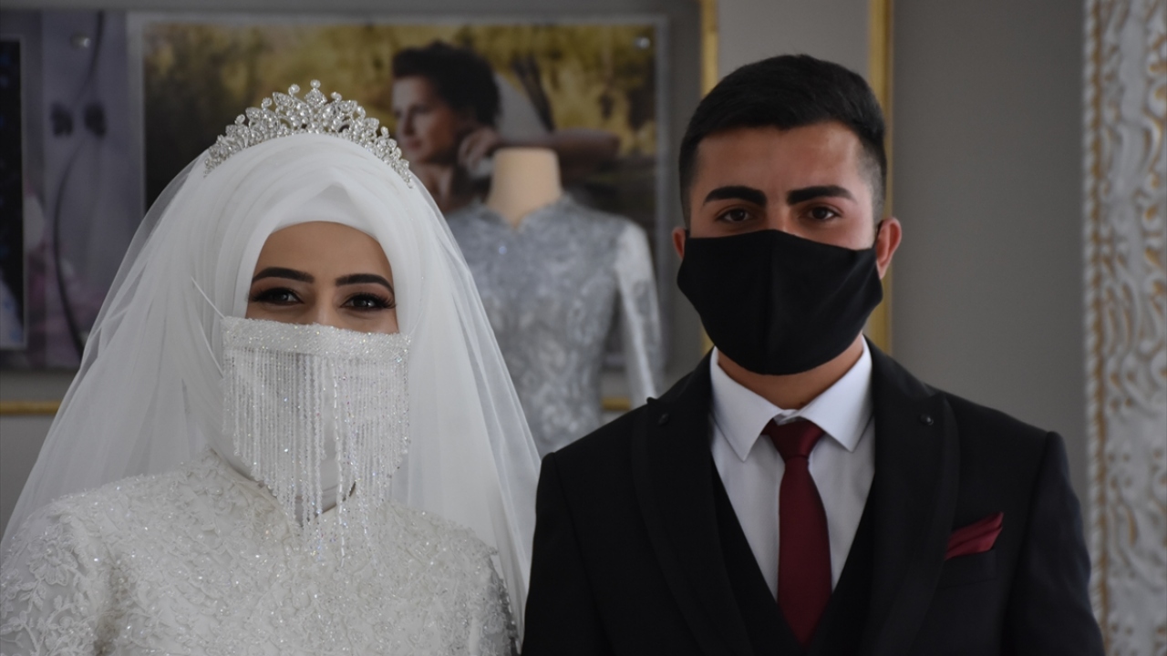 Dış çekimler için "gelinlik işlemeli maskeler"