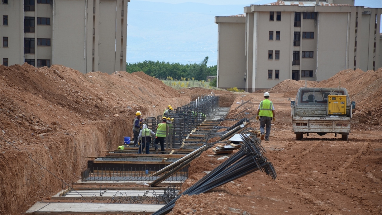 Yalçın, 52 bin metrekare kapalı alana sahip eski fabrika alanını da lojistik merkezi olarak değerlendireceklerini sözlerine ekledi.
