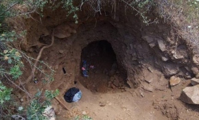 Elazığ'da kaçak kazı yapanlara şok baskın anı kamerada